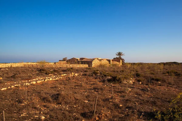 Vista de la antigua casa llamada Dammuso Casa Teresa, Lampedusa —  Fotos de Stock