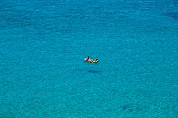 Vista do lugar mais famoso do mar de Lampedusa, Spiaggia dei con — Fotografia de Stock