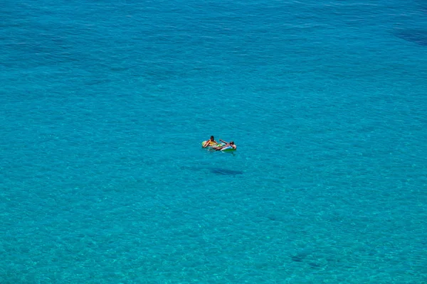 En ünlü deniz yerlerinden biri Lampedusa, Spiaggia dei con görünümü