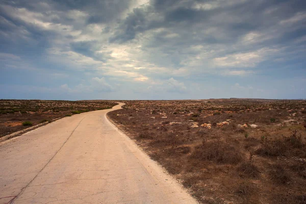 Route dans la campagne de Lampedusa — Photo