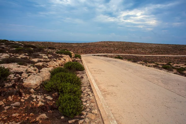 Route dans la campagne de Lampedusa — Photo