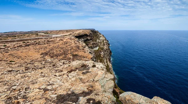 Blick auf die malerische Steilküste von Lampedusa — Stockfoto
