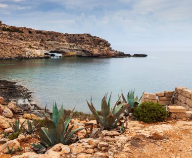 Mare Morto Beach, Lampedusa görünümü