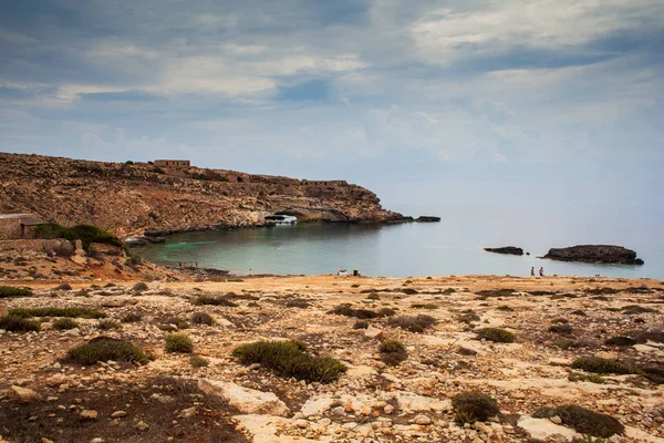 Перегляд Mare Morto beach, острові Лампедуза — стокове фото