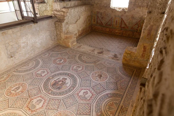 Cupido e Psiche, il pannello centrale di un mosaico in un cubicolo o — Foto Stock