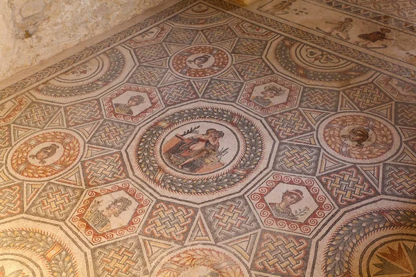 Cupido y Psique, el panel central de un mosaico en un cubículo — Foto de Stock