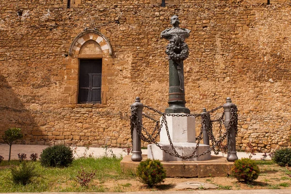 Bronzen monument van Umberto I in Piazza Armerina — Stockfoto
