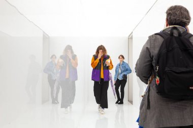 Ryoji Ikeda tarafından spektrum iii başlıklı kurulum, maruz 