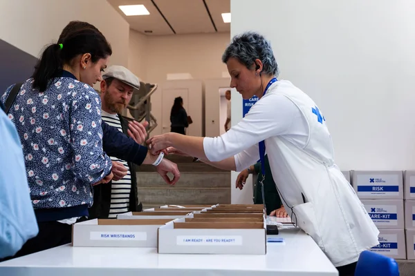 Telepítés: Aya ben Ron, melynek címe Field Hospital X kitett — Stock Fotó