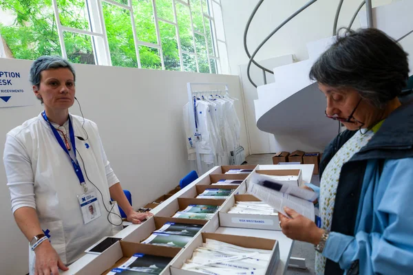 Installazione di Aya Ben Ron, dal titolo Field Hospital X esposto a — Foto Stock