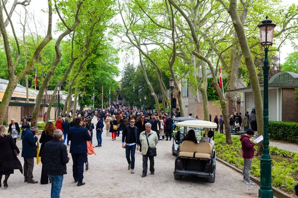 People at the 58th International Art exhibition of Venice biennale 2019 — Stock Photo, Image