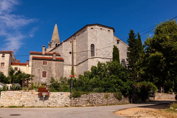 Klocktornet i Church of visitation av Jungfru Maria — Stockfoto