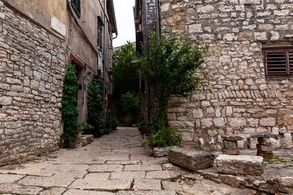 Vista del callejón típico istrio en Valle - Bale, Croacia — Foto de Stock