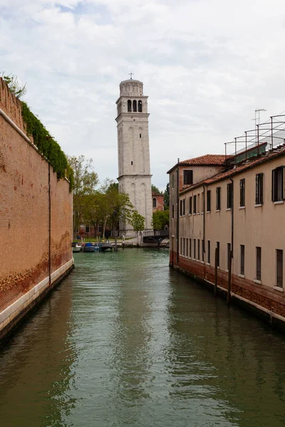 Klocktornet av basilikan St Peter av Castello, Venedig — Stockfoto