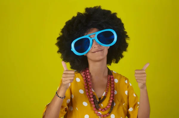 Young Beautiful Smiling Girl Curly Afro Hairstyle Funny Glasses Showing — Stock Photo, Image