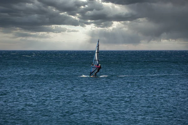 Триест Италия Сентября Виндсерфинг Доской Серфинга Адриатическом Море Сентября 2020 — стоковое фото