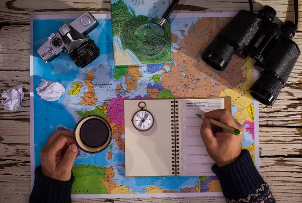 Flache Grundlagen Des Reiseplanungskonzepts Ansicht Des Mannes Der Auf Einem — Stockfoto