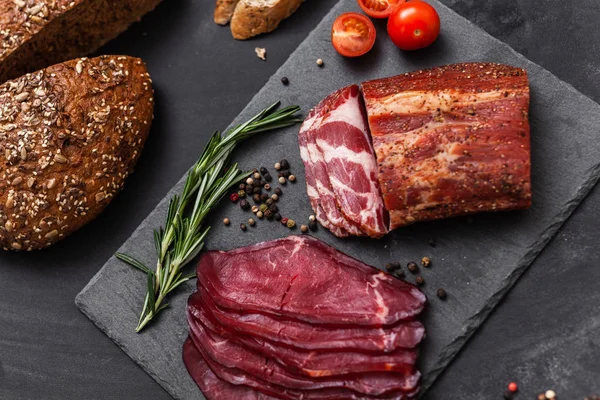 Smoked Meat Ingredients Black Stone Board Top View — Stock Photo, Image