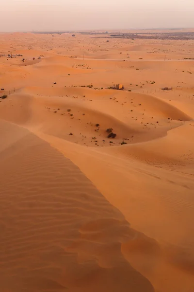 Puesta Sol Desierto Khatim Las Afueras Abu Dhabi Los Emiratos —  Fotos de Stock