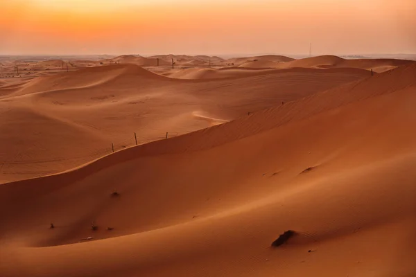 Puesta Sol Desierto Khatim Las Afueras Abu Dhabi Los Emiratos —  Fotos de Stock