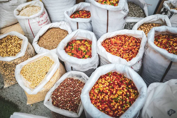 ニズワ オマーンで地元食品の販売 — ストック写真