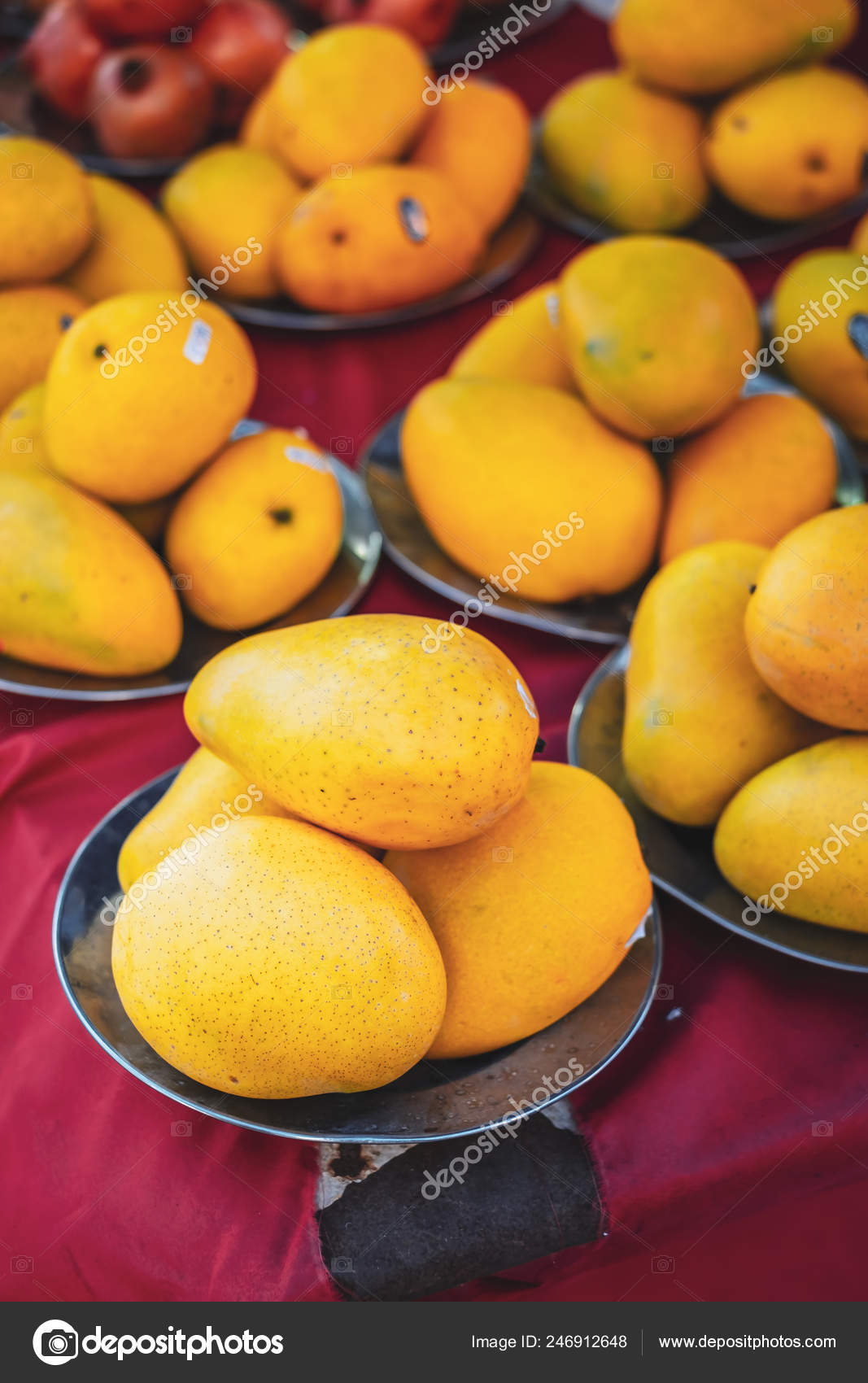 Selling Fresh Raw Mango Singapore Street Food Market — Stock Photo © sabinoparente 246912648