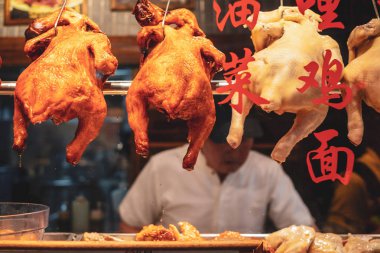 Singapur / Haziran 2014: tipik kavrulmuş bir Çin restoranı ördekler