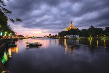 Kuching/Sarawak/Malezya/Haziran 2014: waterfr tarafından günbatımı