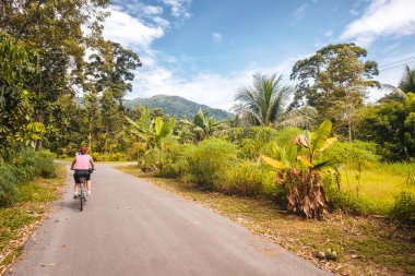 Borneo/Sarawak/Malezya/Haziran 2014: Wild na Bisiklet