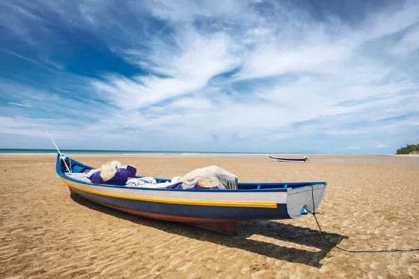 BORNEO / SARAWAK / MALASIA / JUNIO 2014: Maravillosa playa de arena — Foto de Stock