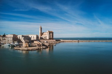 Trani-Italya/Ocak 2018: güzel balıkçıların yaşam