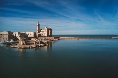 Trani-Italya/Ocak 2018: güzel balıkçıların yaşam