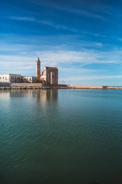 Trani-Italya/Ocak 2018: güzel balıkçıların yaşam