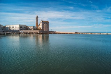 Trani-Italya/Ocak 2018: güzel balıkçıların yaşam