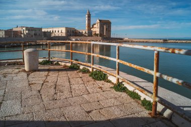 Trani-Italya/Ocak 2018: güzel balıkçıların yaşam
