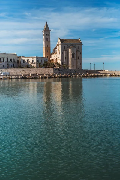 TRANI - ITALIA / GENNAIO 2018: La vita nei bei pescatori — Foto Stock