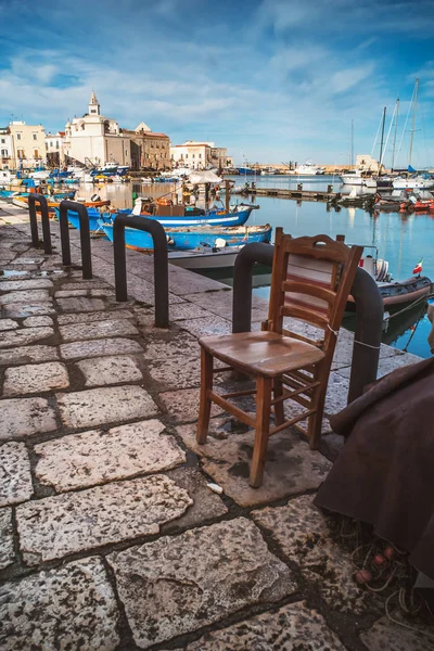 TRANI - ITALY / JANUARY 2018 : Life in the beautiful fishermen's — Stock Photo, Image