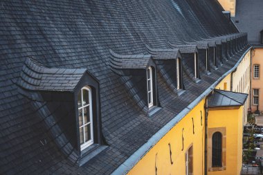 Lüksemburg şehrinde tipik çatılar