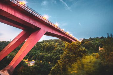 Büyük Düşes Charlotte köprüsünün devasa mimarisi 