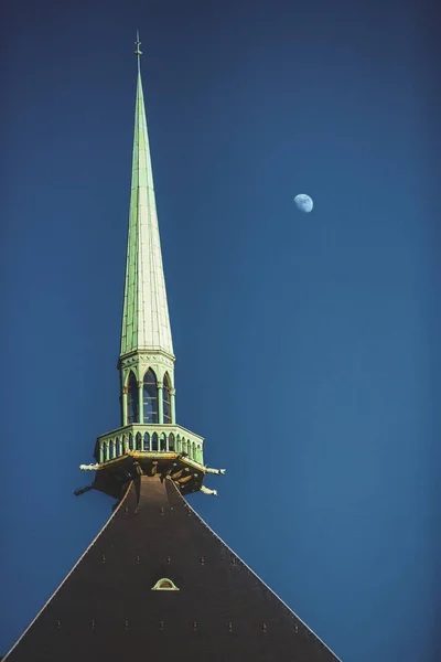 Spiran i Notre Dame-katedralen i Luxemburgs stad — Stockfoto