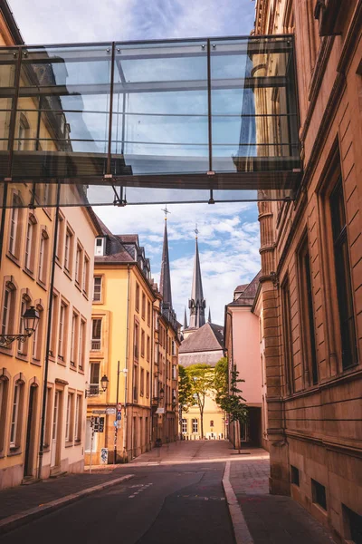 Arquitectura moderna y antigua en la ciudad de Luxemburgo —  Fotos de Stock