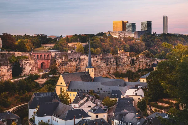 Maravillosa vista sobre la ciudad vieja de Luxemburgo — Foto de Stock