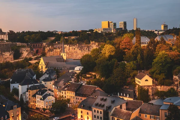 Maravillosa vista sobre la ciudad vieja de Luxemburgo — Foto de Stock