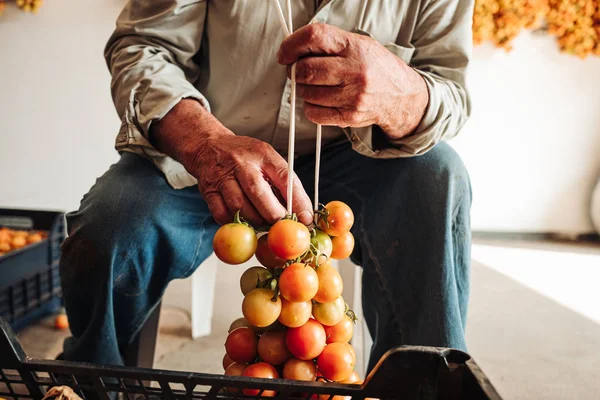 PUGLIA / ITALY -  AUGUST 2019: The old tradition of hanging cher — Stock Photo, Image