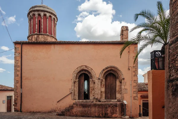 La antigua iglesia de Santa Severina en Calabria, Italia — Foto de Stock