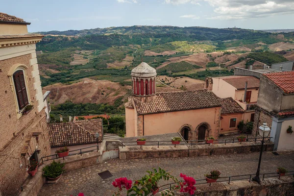 El casco antiguo de Santa Severina en Calabria, Italia — Foto de Stock