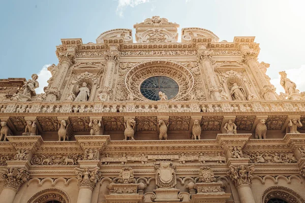 Lecce, Itálie/září 2019: Fasáda baziliky SA — Stock fotografie
