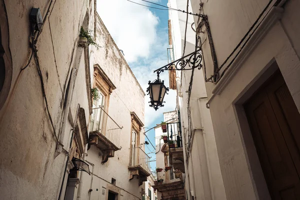 Martina, Włochy/wrzesień 2019: maleńkie ulice w starej — Zdjęcie stockowe