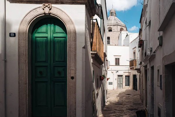 Martina Franca, Itálie/září 2019: maličké ulice ve starém — Stock fotografie