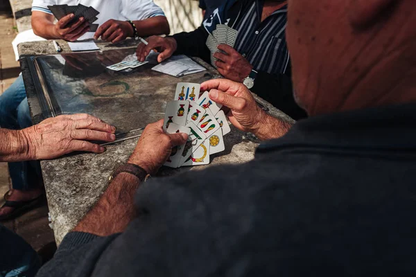 MARTINA FRANCA, ITALY / SEPTEMBER 2019:  Old mens playing tradit — Stock Photo, Image